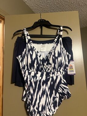 Anne Cole Navy and White Tankini and swim skirt